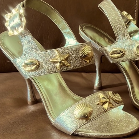 Larroudé Sea Shell Gold Metallic Madison Studded High Heel Sandals SIZE 9 NWT - Picture 11 of 11